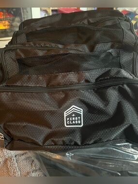 NWT Hanging Luggage Organizer Bag